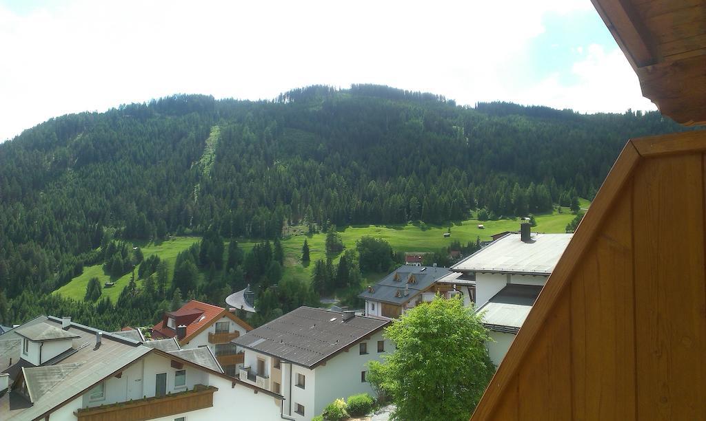 Hotel Garni Romantika Serfaus Kamer foto